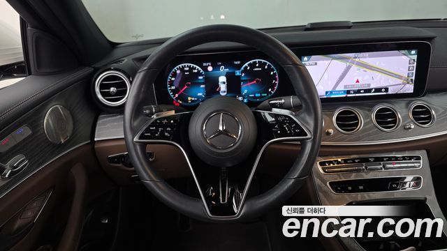 Mercedes-Benz E-Class 2022 — photo 19