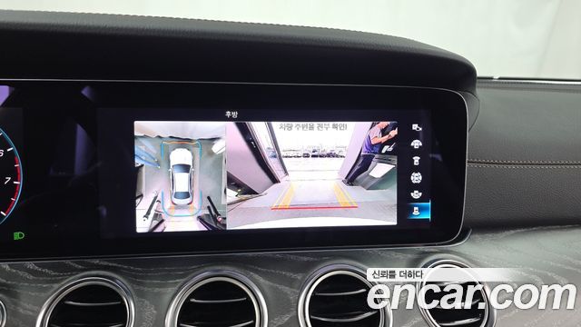 Mercedes-Benz E-Class 2022 — photo 21