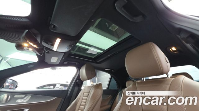 Mercedes-Benz E-Class 2022 — photo 24