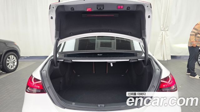 Mercedes-Benz E-Class 2022 — photo 26