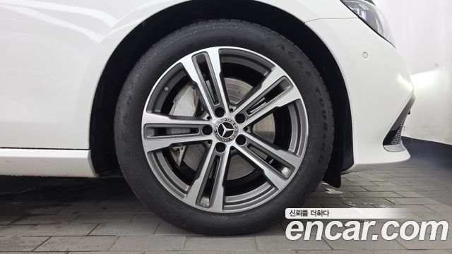 Mercedes-Benz E-Class 2022 — photo 7