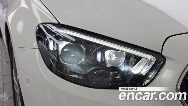 Mercedes-Benz E-Class 2022 — photo 8