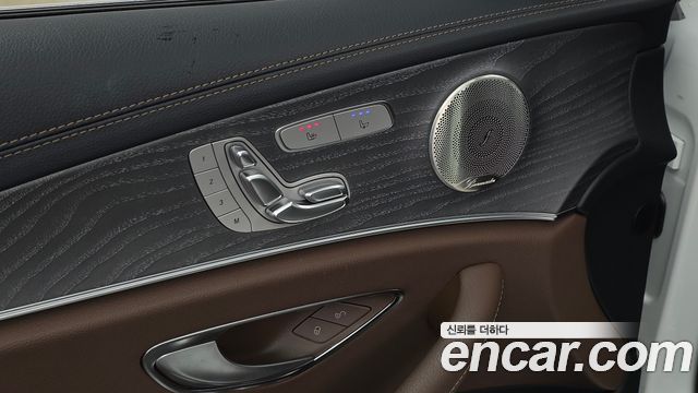 Mercedes-Benz E-Class 2022 — photo 27