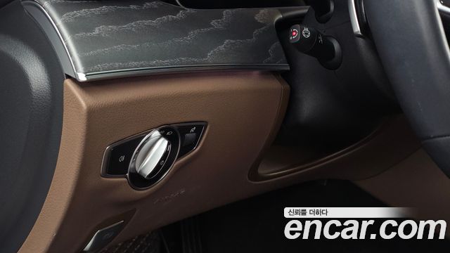 Mercedes-Benz E-Class 2022 — photo 30