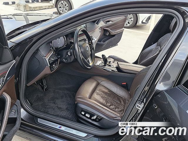 BMW 5-Series 2017 — photo 15