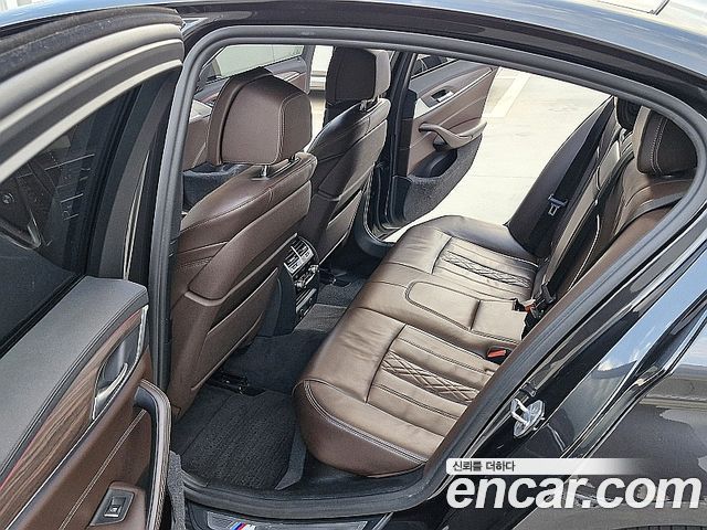 BMW 5-Series 2017 — photo 16