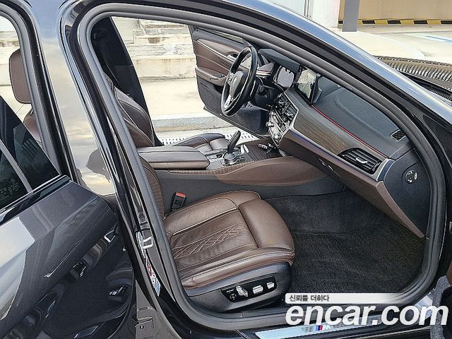 BMW 5-Series 2017 — photo 17