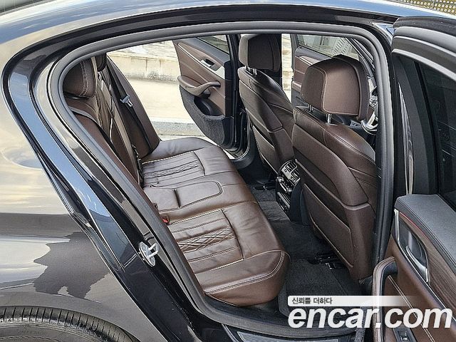BMW 5-Series 2017 — photo 18