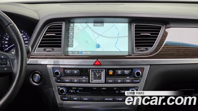 Genesis G80 2017 — photo 27