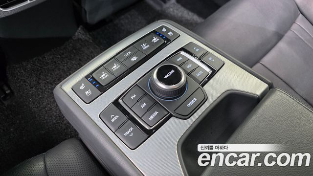 Genesis G80 2017 — photo 30