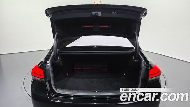 Genesis G80 2017 — photo 33