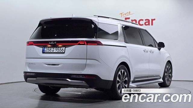 Kia Canival 2023 — photo 2