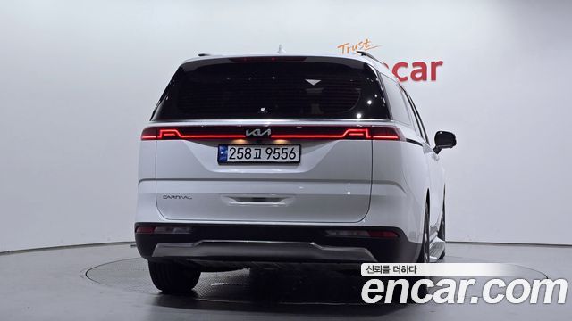 Kia Canival 2023 — photo 4