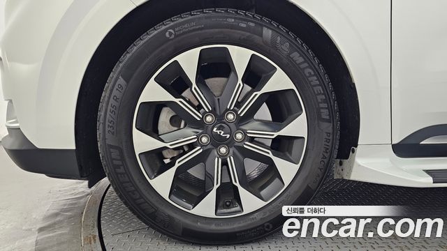 Kia Canival 2023 — photo 5