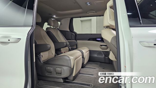 Kia Canival 2023 — photo 17
