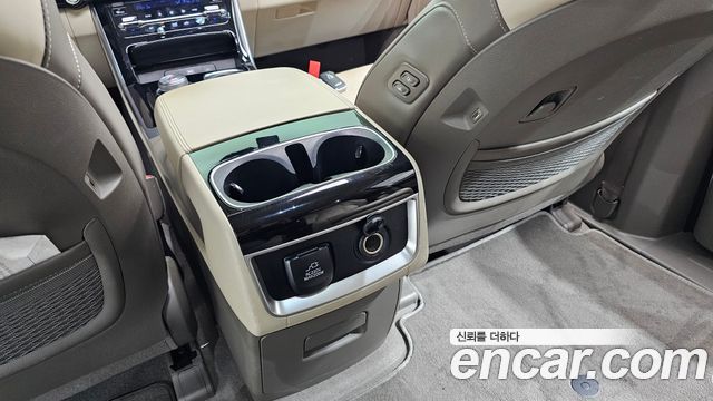Kia Canival 2023 — photo 31