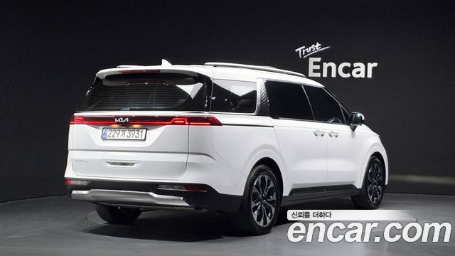 Kia Canival 2023 — photo 2