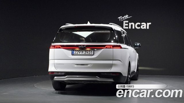 Kia Canival 2023 — photo 4