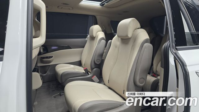 Kia Canival 2023 — photo 17