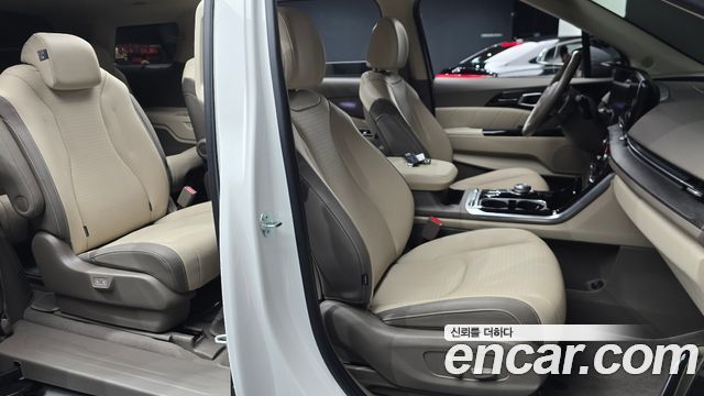 Kia Canival 2023 — photo 16
