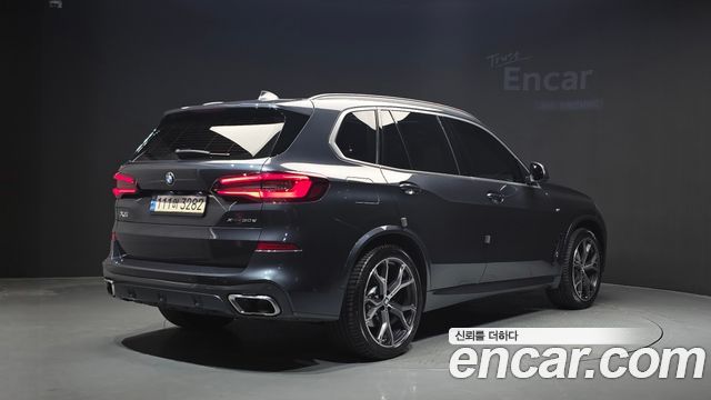 BMW X5 2022 — photo 2