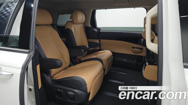 Kia Canival 2021 — photo 18