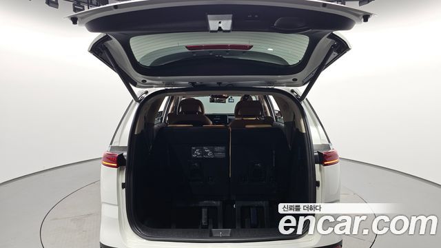 Kia Canival 2021 — photo 35