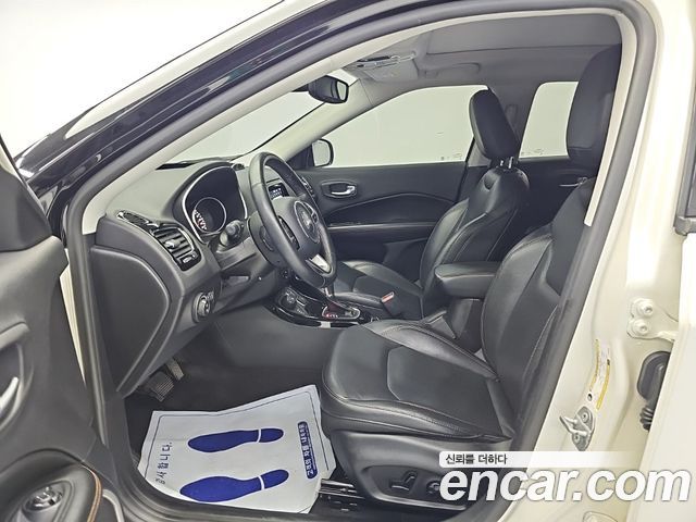 Jeep Compass 2018 — photo 11