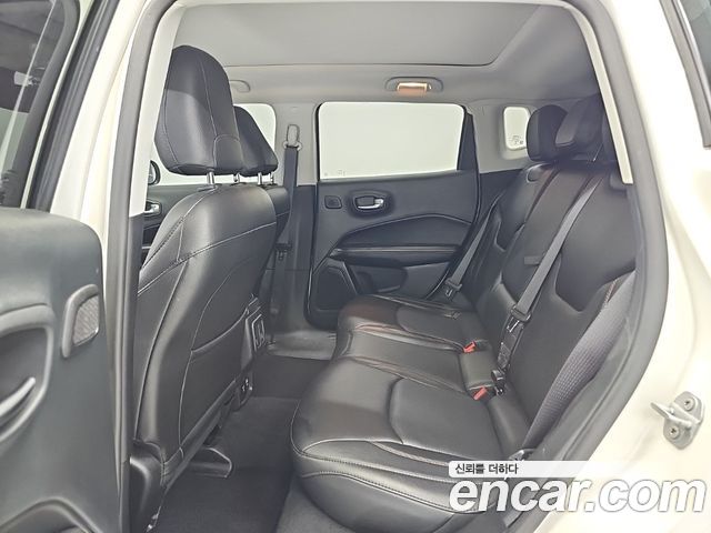 Jeep Compass 2018 — photo 12