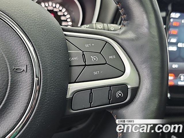 Jeep Compass 2018 — photo 17