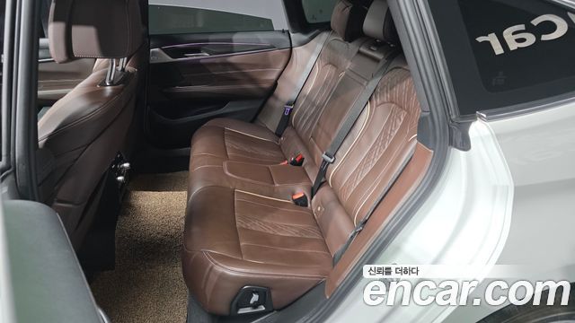 BMW Gran Turismo 2023 — photo 16
