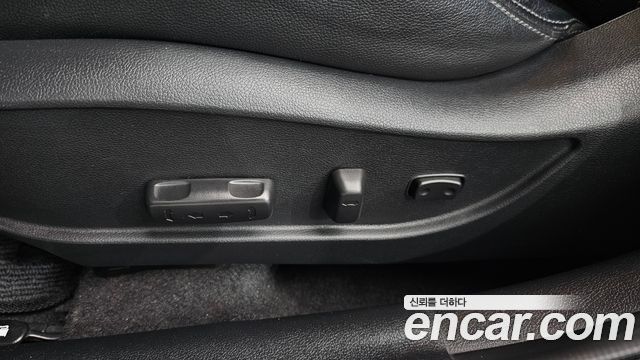 Hyundai AVANTE 2011 — photo 28