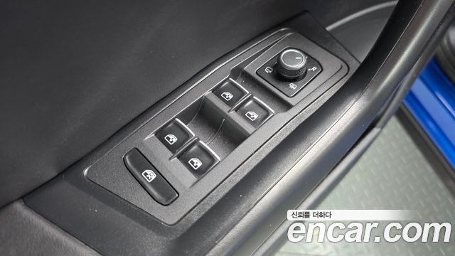 Volkswagen T-Roc 2021 — photo 27