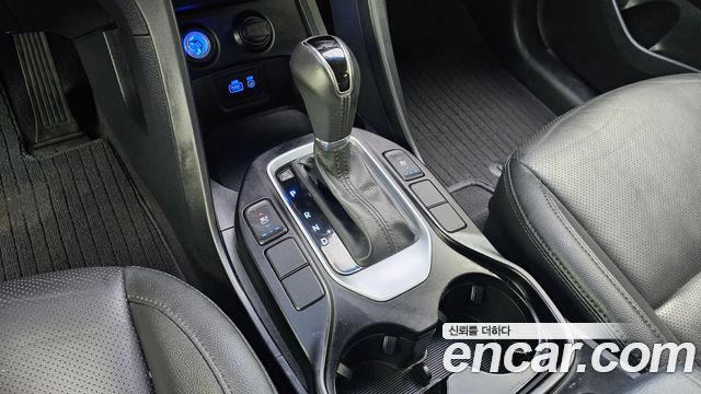 Hyundai Santafe 2017 — photo 12