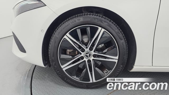 Mercedes-Benz A-Class 2025 — photo 5
