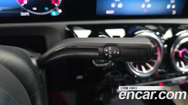 Mercedes-Benz A-Class 2025 — photo 12