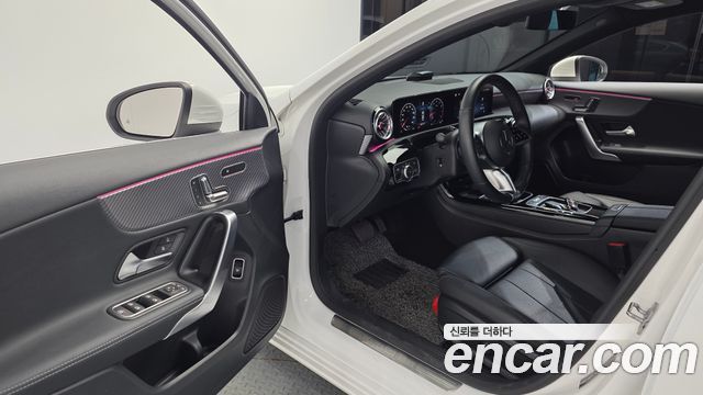 Mercedes-Benz A-Class 2025 — photo 13