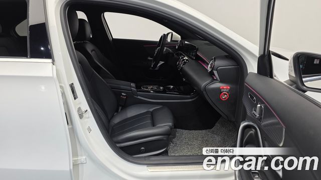 Mercedes-Benz A-Class 2025 — photo 17