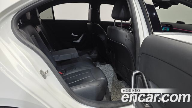 Mercedes-Benz A-Class 2025 — photo 18