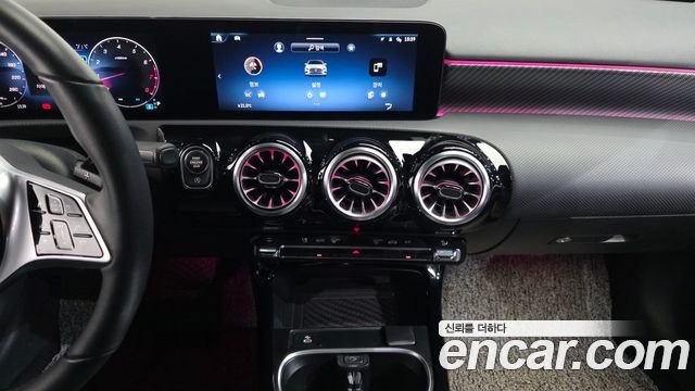 Mercedes-Benz A-Class 2025 — photo 21