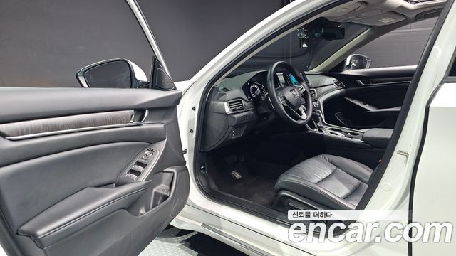 Honda Accord 2018 — photo 13