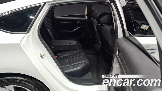Honda Accord 2018 — photo 17
