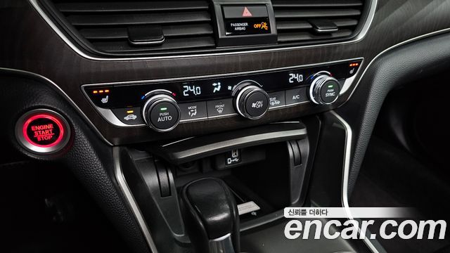 Honda Accord 2018 — photo 23