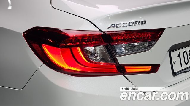 Honda Accord 2018 — photo 9