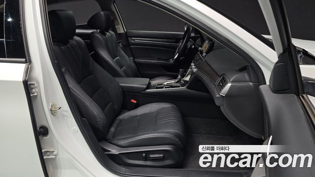 Honda Accord 2018 — photo 16