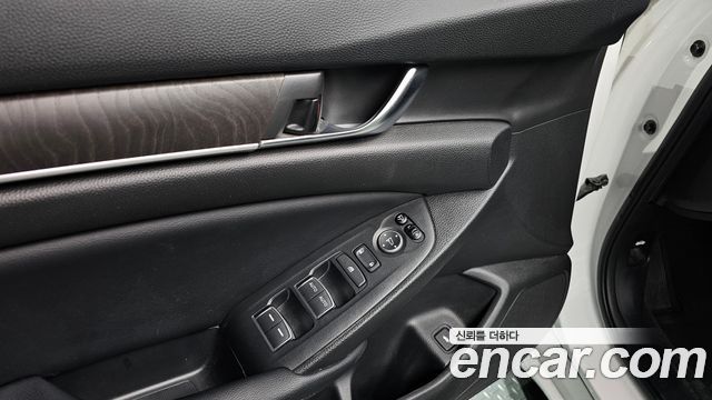 Honda Accord 2018 — photo 32