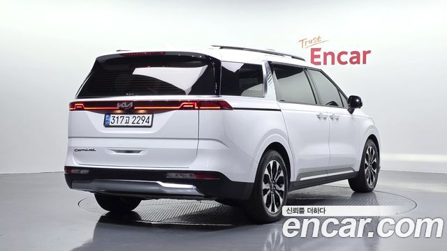 Kia Canival 2021 — photo 2
