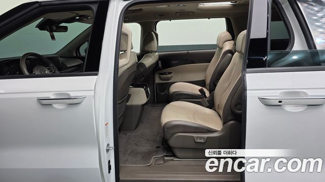 Kia Canival 2021 — photo 12