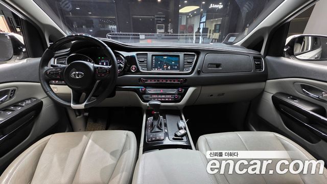 Kia Canival 2018 — photo 10
