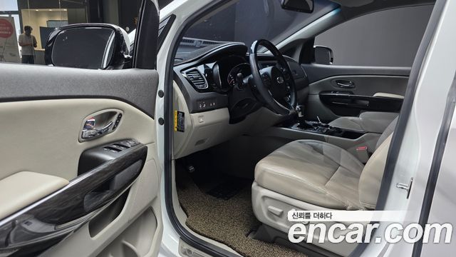 Kia Canival 2018 — photo 13